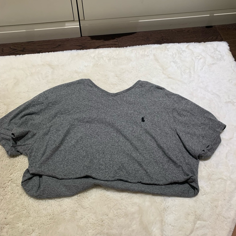 Grey cropped v neck shirt